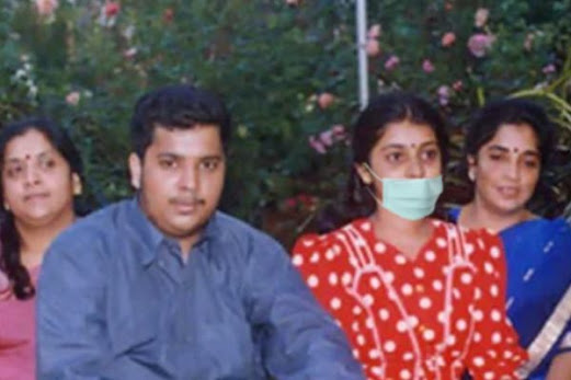 தலைவர் மகள் துவாராக  உயிருடன் உள்ளார்: மாஸ்க் அணிந்தபடி ஆட்களை சந்தித்து வருகிறார் !