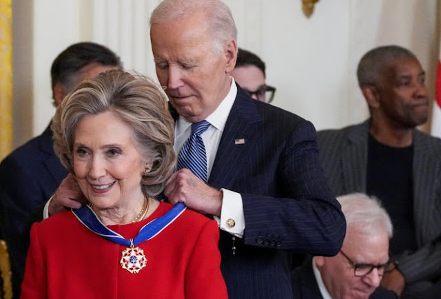 ஹிலரி கிளிங்ரனுக்கு அமெரிக்காவின் அதி உயரிய விருது- ரம்பை ஆத்திரத்தின் உச்சிக்கே கொண்டு செல்லும் பைடன்