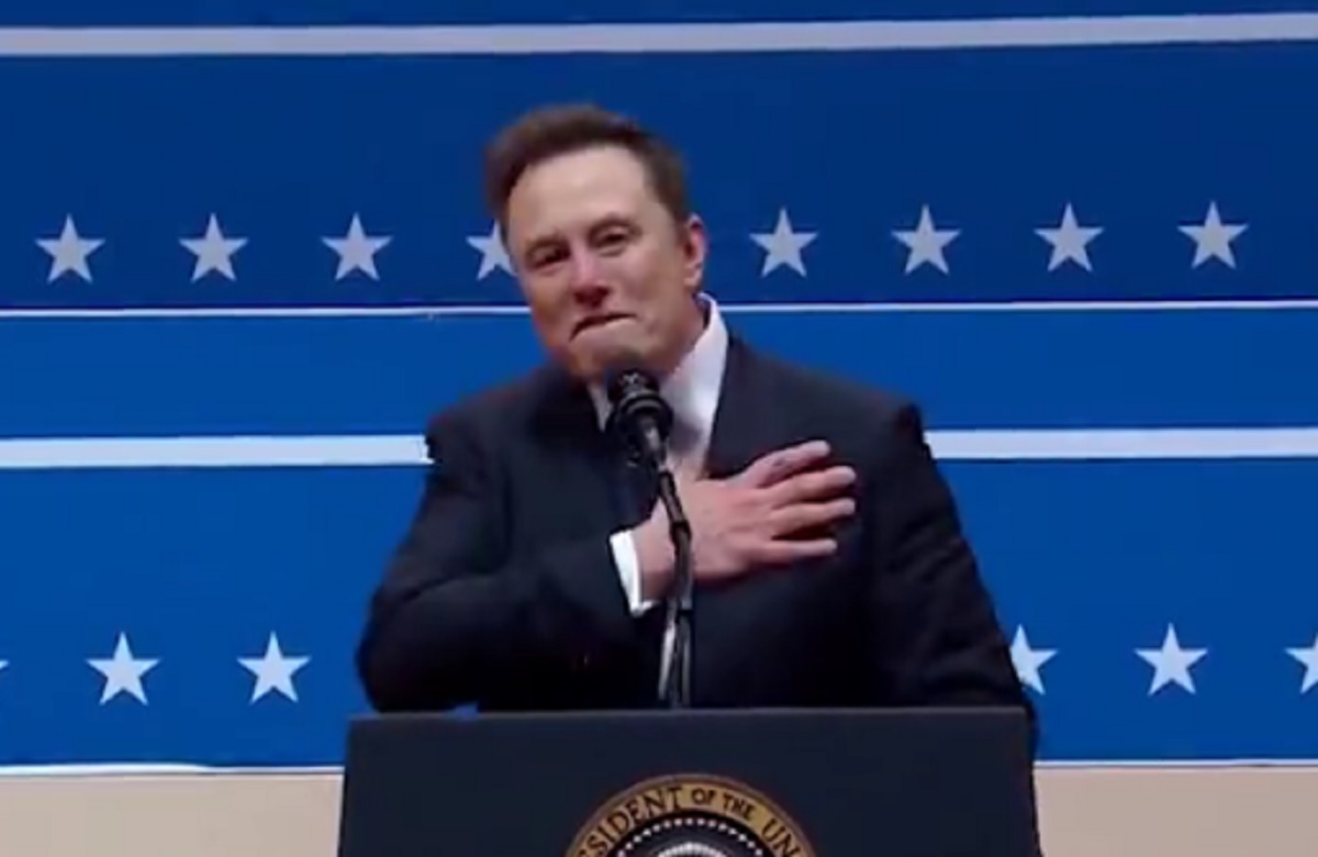 Elon Musk defends his awkward hand gesture: ஹிட்லர் ஸ்டைலில் கை அசைத்தாரா எலான் மஸ்க் பெரும் சர்ச்சை