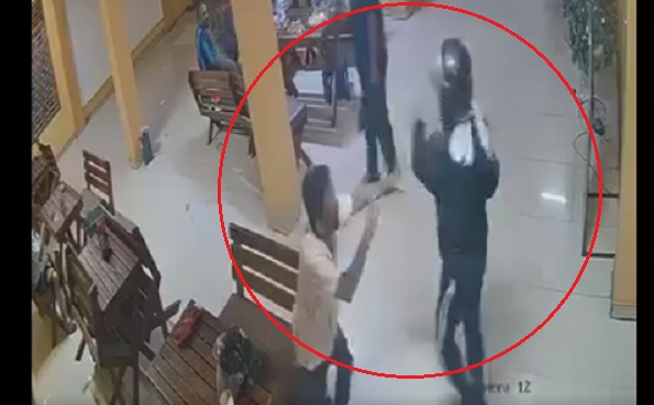 இளகிய நெஞ்சம் கொண்டவர்கள் பார்க வேண்டாம் ! யாழில் நடந்த கொலை வெறி தாக்குதலின் வீடியோ