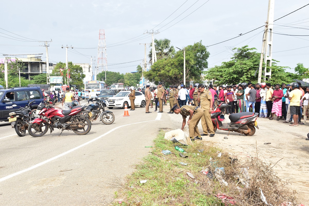 shooting front of the Court: மன்னாரில் முக மூடியோடு வந்த நபர் சுட்டதில் 2 பேர் சாவு: நீதிமன்றம் முன்னால் நடந்த கொடூரம்