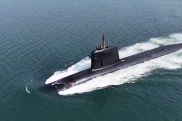 கடலுக்கடியில் போர் ஒத்திகைகளை பார்வையிட்ட ஜனாதிபதி : ஒரு வரலாற்றுப் பயணம்