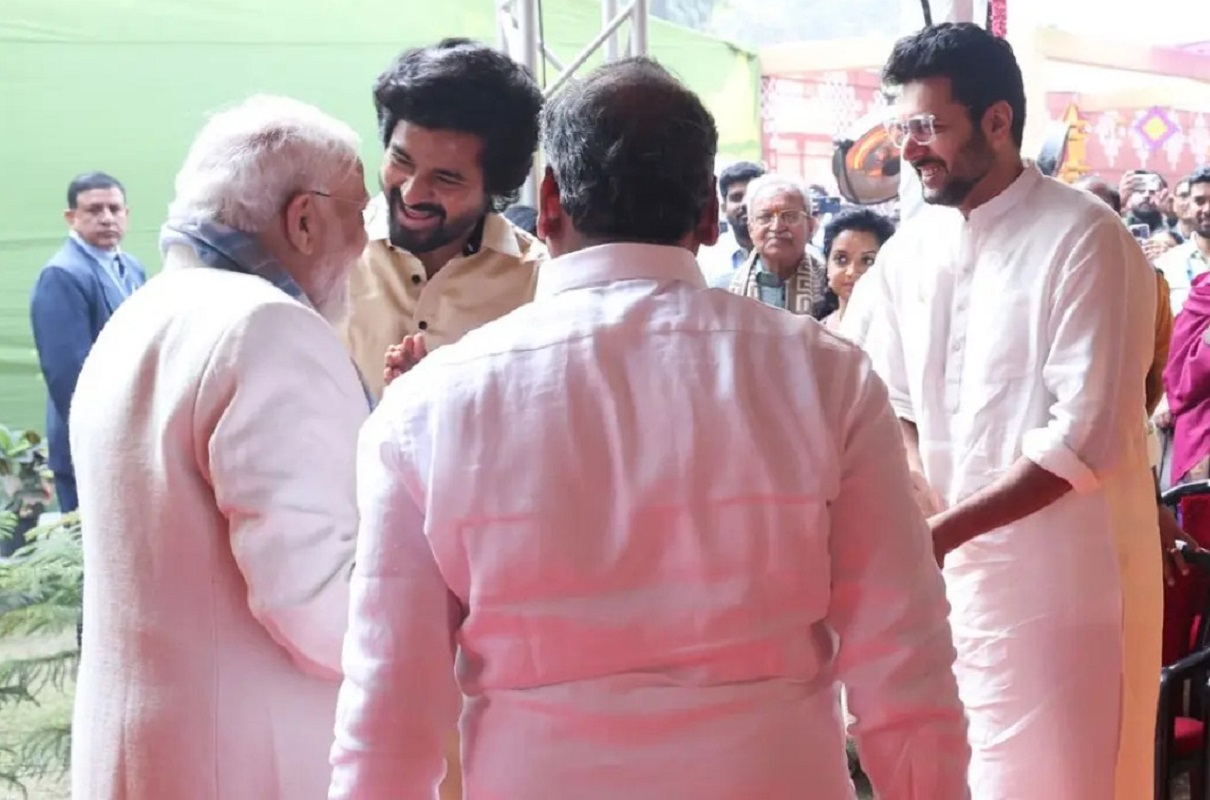 படம் சூப்பர் ..காங்கிரஸை ஒரு போடு போட்டு விட்டீர்கள் – SK மோடி சந்திப்பின் பின்புலம் ?