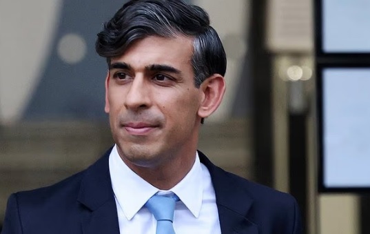 இந்திய வம்சாவழி பிரிட்டன் பிரதமராக இருந்த ரிஷி தற்போது என்ன செய்கிறார் தெரியுமா ?